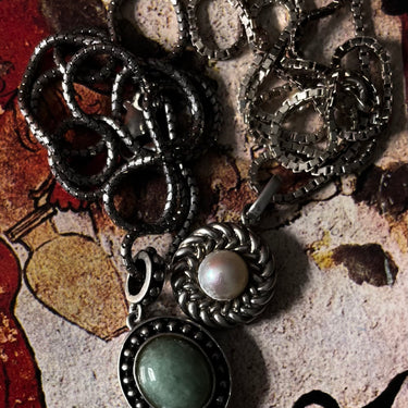 Bezal Set Spiral Pearl Necklace