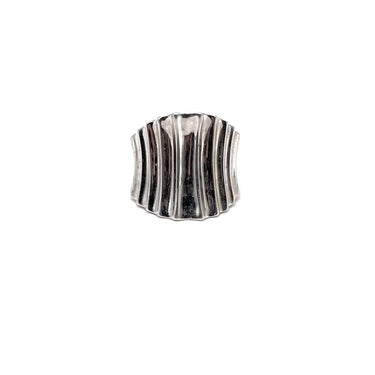 Modern Ribbed Curve Ring