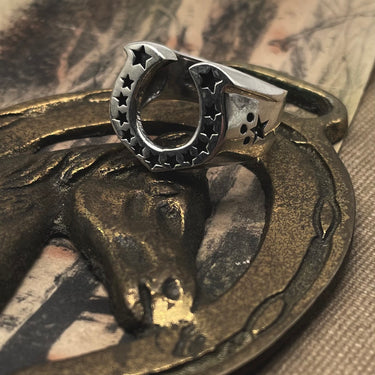 Star Trimmed Horseshoe Ring