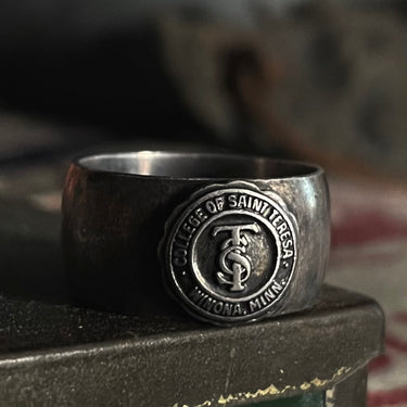 College Of Saint Teresa School Ring