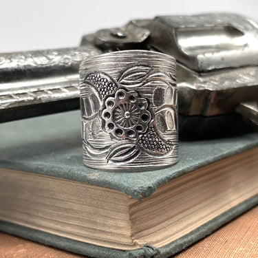 Detailed Floral Cigar Band