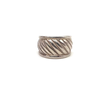 Modern Ribbed Design Ring