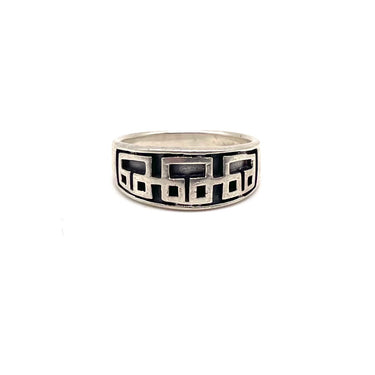 Interlocked Geometric Band Ring