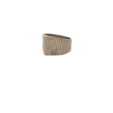 Modern Ribbed Pointed Band Ring