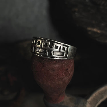 Interlocked Geometric Band Ring