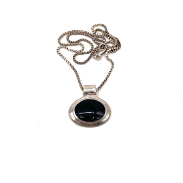 Modern Oval Onyx Pendant Necklace