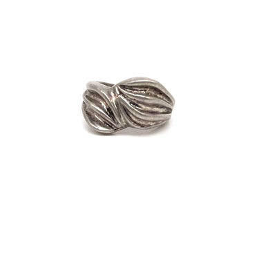 Modern Tiwsted Ribbed Shell Ring