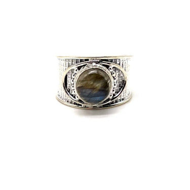 Modern Detailed Labradorite Ring