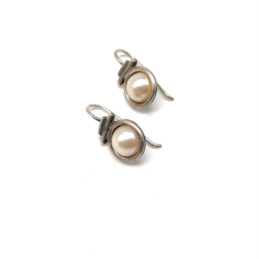 Bezal Set Modern Pearl Earrings