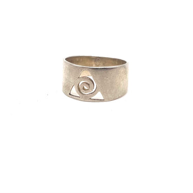 Triangular Swirled Ring