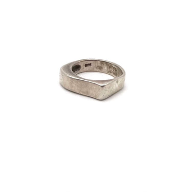 Modern Curved Bar Ring