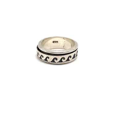 Petite Spinner Wave Band Ring