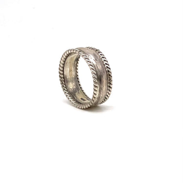 Modern Link Trimmed Band Ring